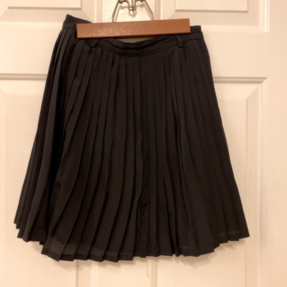 Aritzia Talula Pleated Satin Mini Skirt - Barely Worn